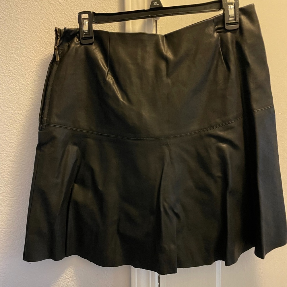 Lg Black Faux leather Mini Skirt.